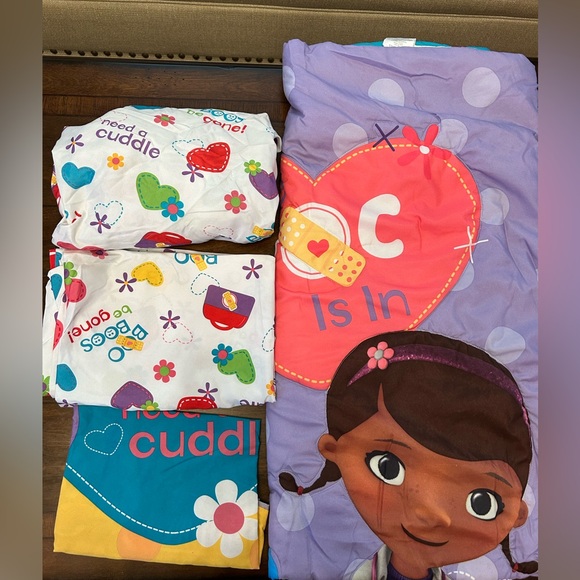 Doc McStuffins Kids' 4 piece Bedding Set - Picture 1 of 3